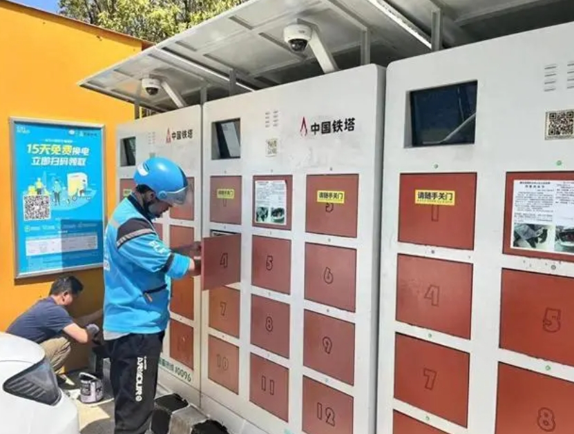 1分鐘讓外賣(mài)小哥隨時(shí)“滿電”，武漢兩萬(wàn)組鋰電池?fù)Q新“上崗”